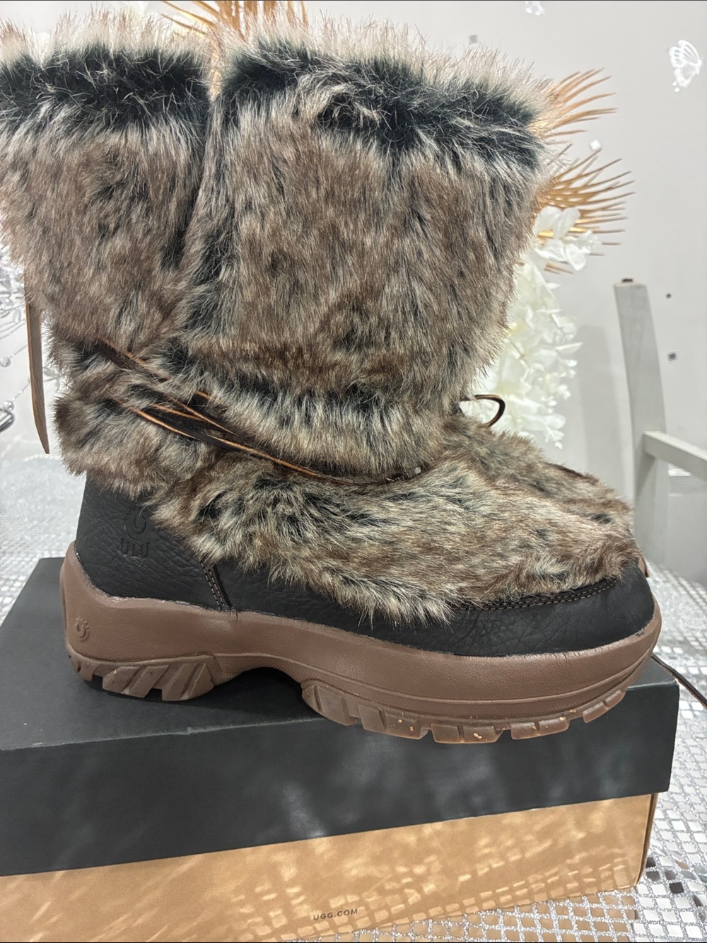 Ulu Faux Fur Lace-Up Winter Boots in Brown and Black